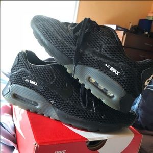 Women’s Nike Air Max 90 - Size 9